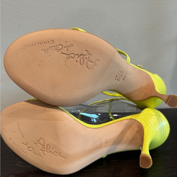 Alice and Olivia by Stacey Bendet Neon Yellow Strap Leather Sandals sz 8.5 - Picture 4 of 7